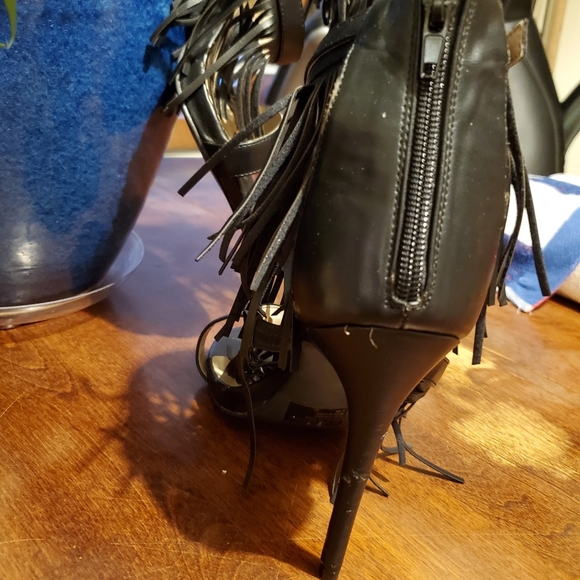 Shoes - Picture 4 of 6